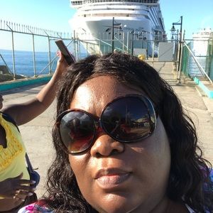 Meet your Posher, Bee